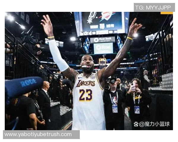 詹姆斯状态回暖连续四场投篮命中率超五成展现强大实力