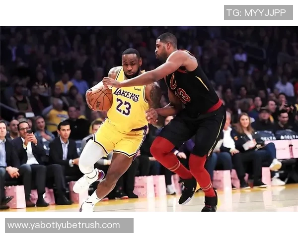 迈克布朗暂停时特别强调拉塞尔在进攻端的重要性与战术安排